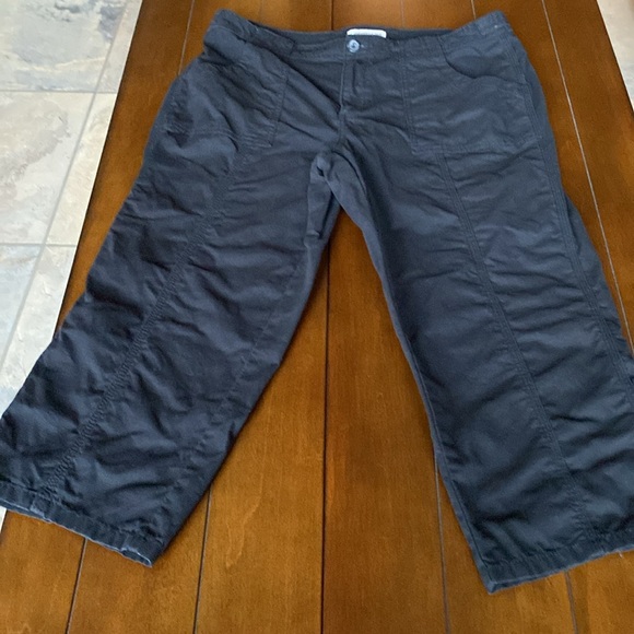 COLDWATER CREEK Black Capris Size 12 - Picture 6 of 11